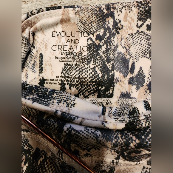 Evolution and Creation Womens Athletic Pants Sz M Pre-Loved White Tan Black - Picture 3 of 3